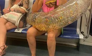 35 Times People Spotted The Wildest Things On The Paris Metro And Had To Snap A Pic
