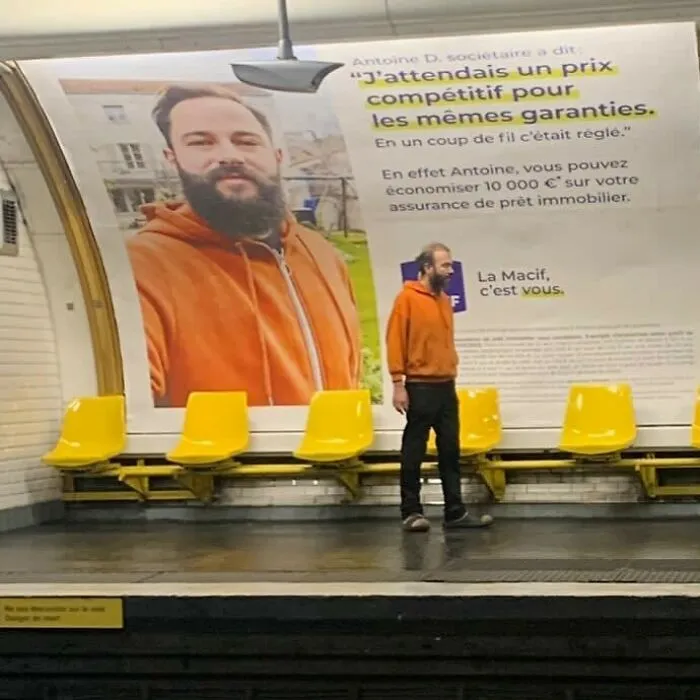 35 Times People Spotted The Wildest Things On The Paris Metro And Had To Snap A Pic