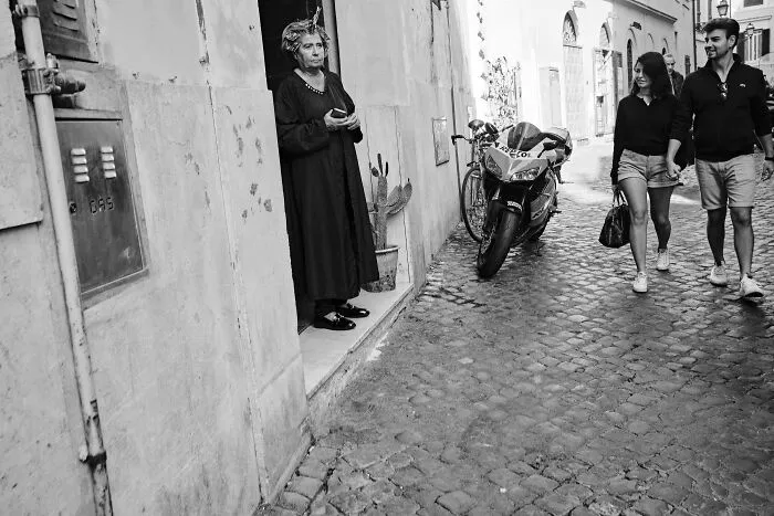 Seeking Hidden Connections: My Candid Exploration Of Street Life Over The Years (31 Pics)