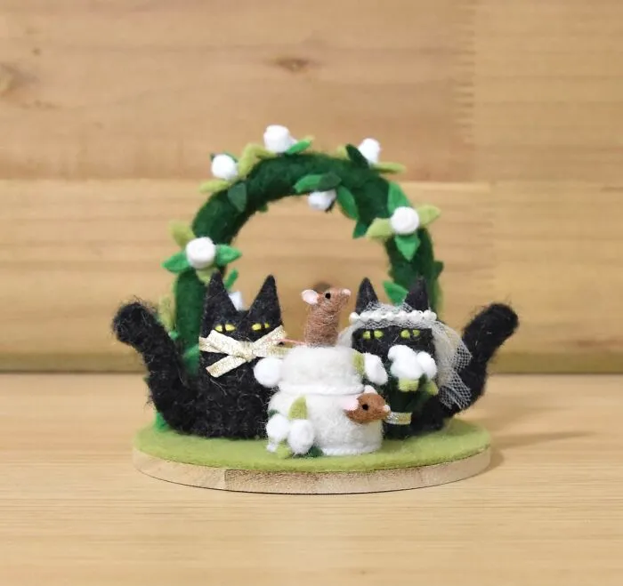 Wedding Cake Surprise - Cake Topper