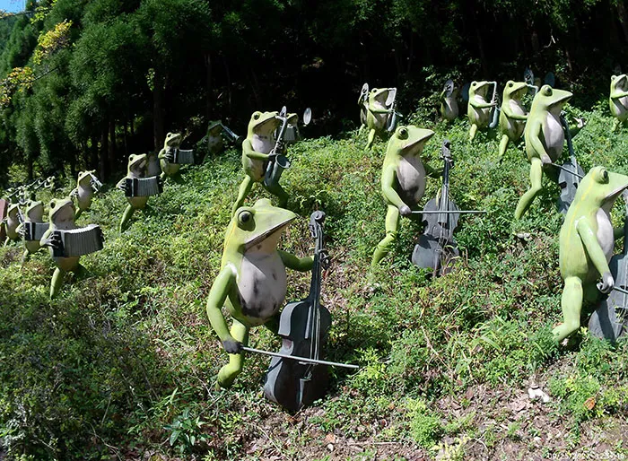 Strange Sights In Japan - A Magical Orchestra In Shiga Prefecture