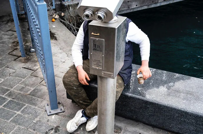 30 Entertaining Street Photographs As Proof That Timing Is Everything