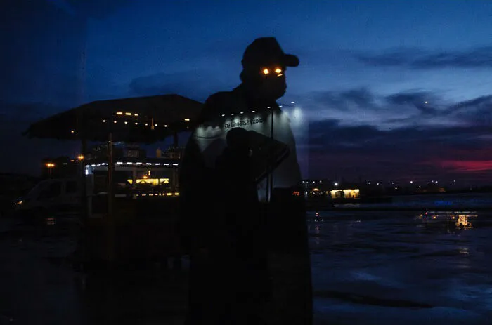 30 Entertaining Street Photographs As Proof That Timing Is Everything