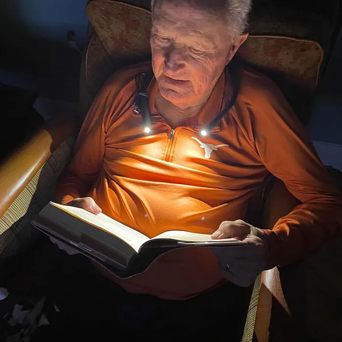 Light Up Your Pages With The <span Style="Font:inherit;color:#d74b1f;"> Glocusent Neck Light</Span>: A Beacon Of Cozy Reads!