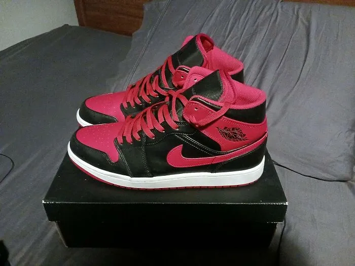 Step Into Style With <span Style="Font:inherit;color:#d74b1f;"> Nike Air Jordan 1 Mid</Span>: Classic Design, Timeless Comfort!