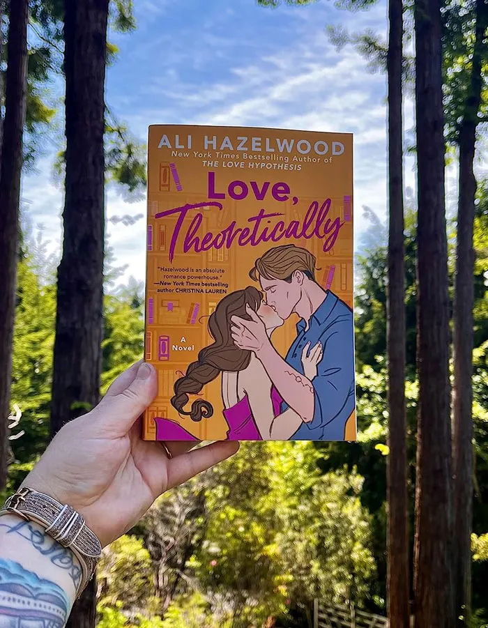 <span Style="Font:inherit;color:#d74b1f;"> Love, Theoretically</Span> By Ali Hazelwood