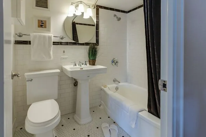 30 Unique Reasons Why Someone Didn't Buy A House, As Shared Online