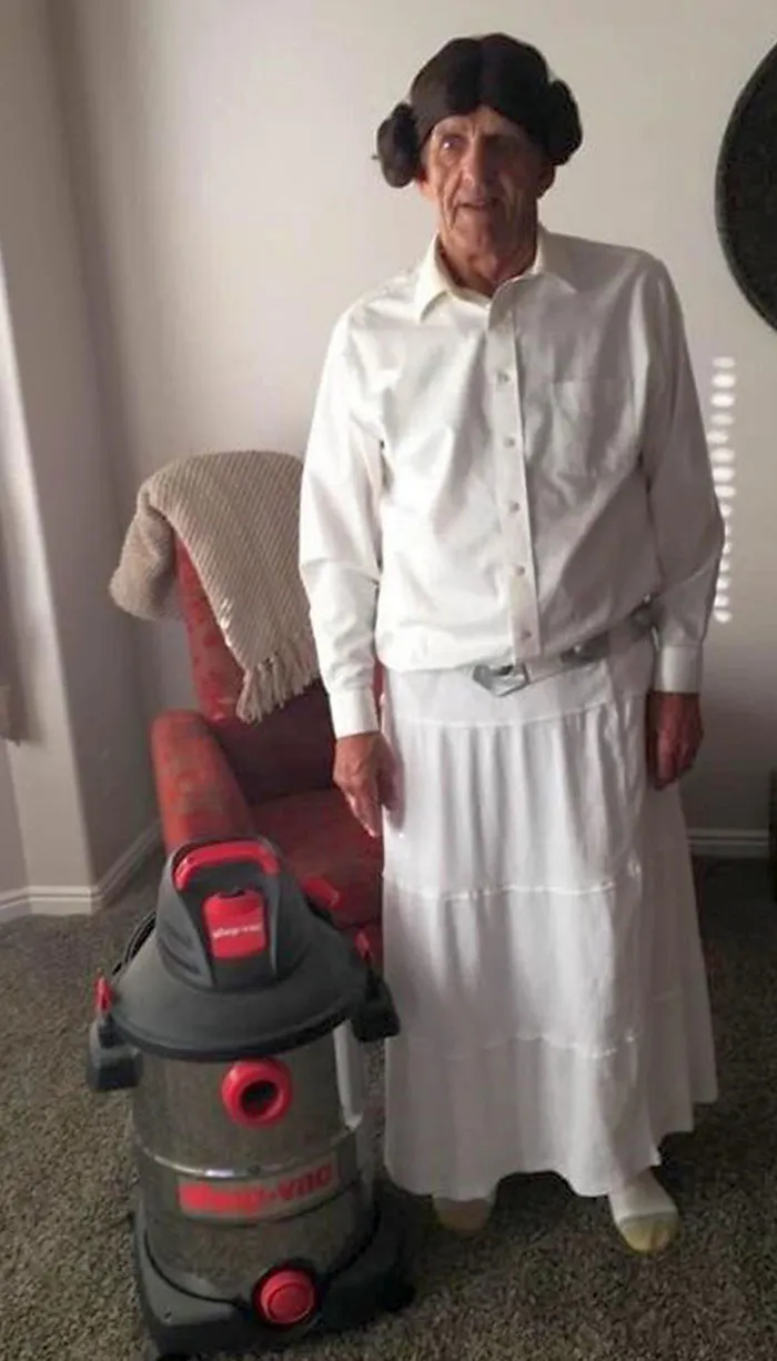 Mi abuelo y su primer intento de cosplay: Leia y R2-D2
