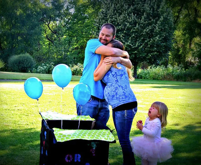 My Friend's Family Wore The Colors Of The Gender They Preferred For The New Baby