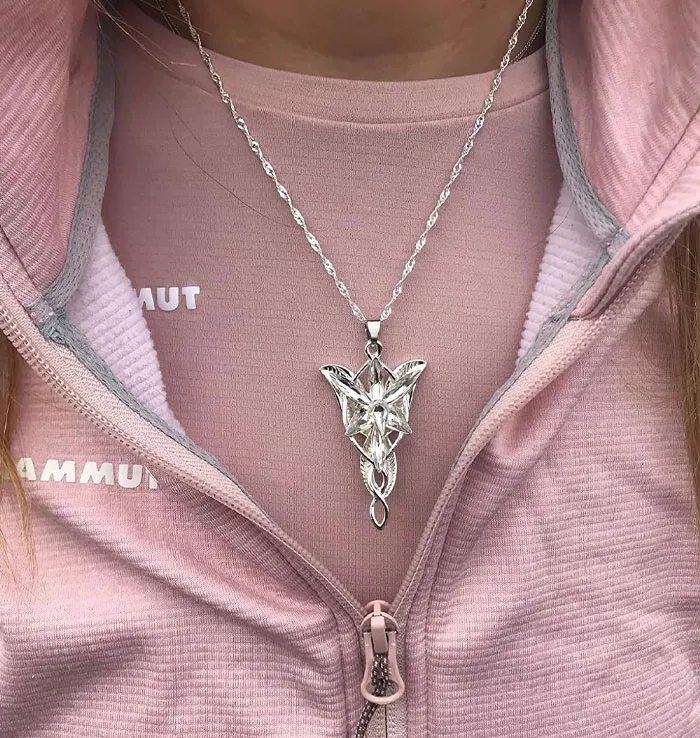 Pledge Your Love Like Arwen With This Shining <span Style="Font:inherit;color:#d74b1f;"> Evenstar Necklace</Span>