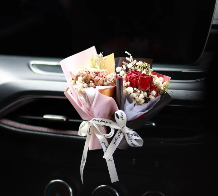 Bloom Where You Drive:<span Style="Font:inherit;color:#d74b1f;"> A Natural Dried Roses Vent Clip </Span> That Freshens Up Your Car
