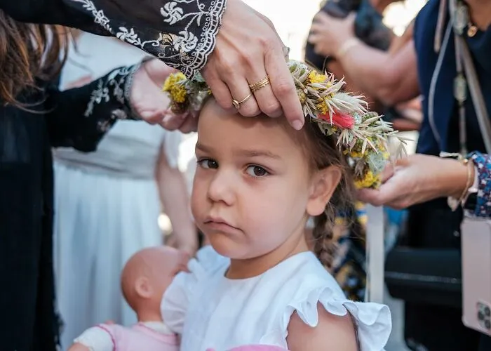 23 Honest Wedding Photos By Ian Weldon That Are As Funny As They Are Chaotic (New Pics)