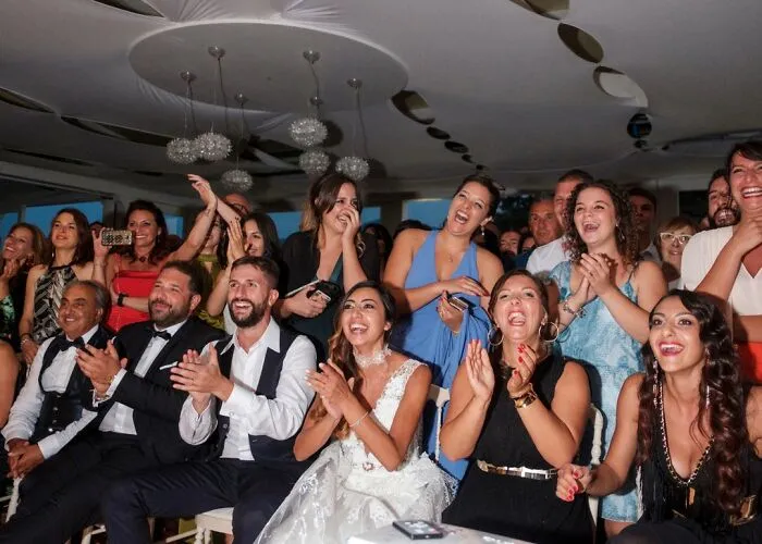 23 Honest Wedding Photos By Ian Weldon That Are As Funny As They Are Chaotic (New Pics)