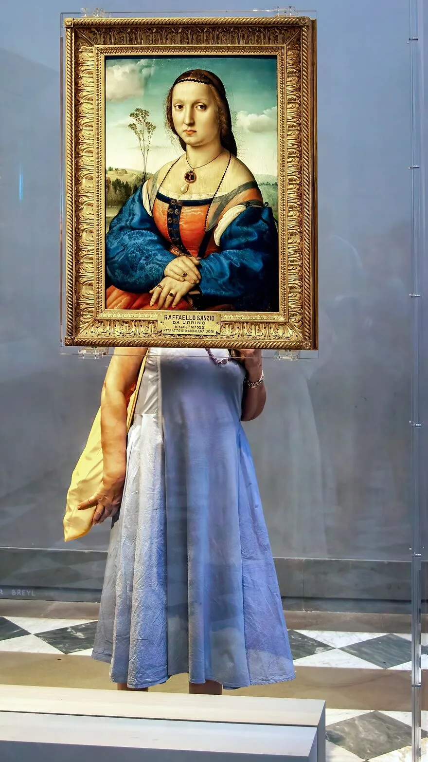 I Went To A Museum And Photographed Some Unintended Parallels Between People And Art (19 Pics)