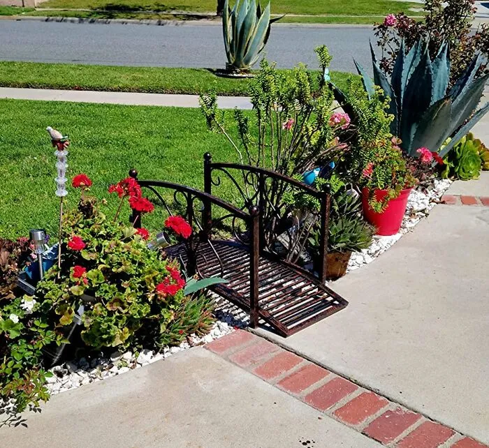 Elegant Escape: <span Style="Font:inherit;color:#d74b1f;"> Outsunny's Floral Metal Bridge</Span> Enhances Your Garden's Charm!