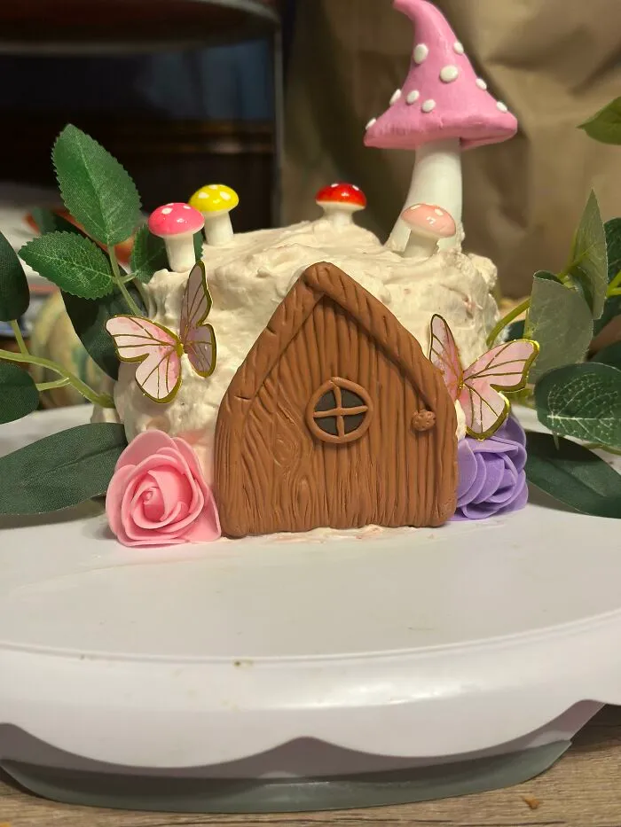 My Little Baby Turned One Today. We Didn’t Have The Money To Spend On An Expensive Smash Cake So I Made It For Her Instead And I’m Pretty Happy With How It Turned Out!