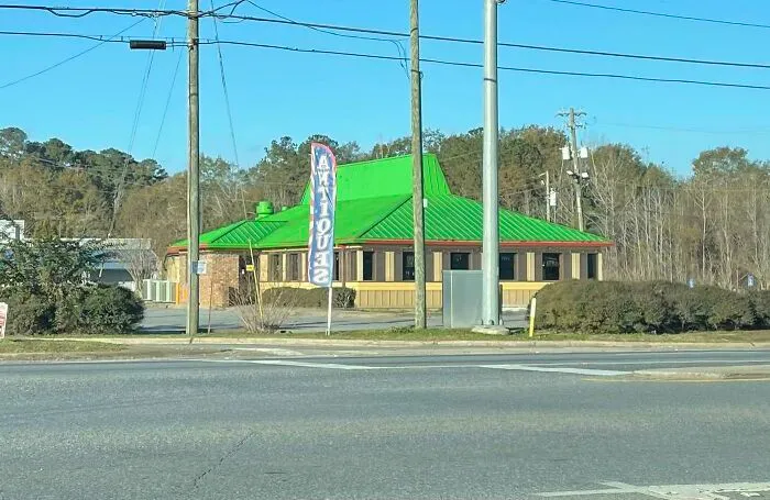 Former Pizza Hut - Now La Piñata Mexican Grill, Childersburg Alabama