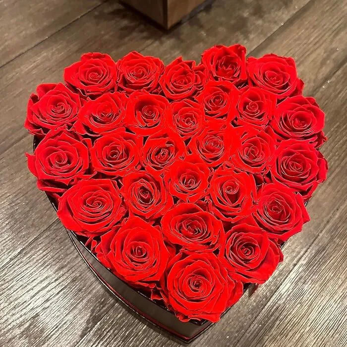 A Timeless Gesture Of Romance: Discover <span Style="Font:inherit;color:#d74b1f;"> Long-Lasting Preserved Roses In A Heart-Shaped Box </Span>