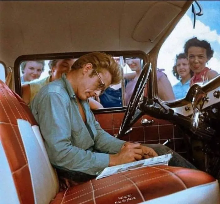 James Dean Signing Autographs For Fans On The Set Of The Film "Giant" (1956) 💫

facebook " Group " 
vintage / History Of Everything & Weird Facts
................................... ...............................

.
.
.
.

#giant #1956 #jamesdean #james #1950s #autograph #autographs #thegiant #1956
#filmgiant #fan #50s #fifties #fans #signing #jamesdeangallery #films #actor
...................................
.
.
.
.
.