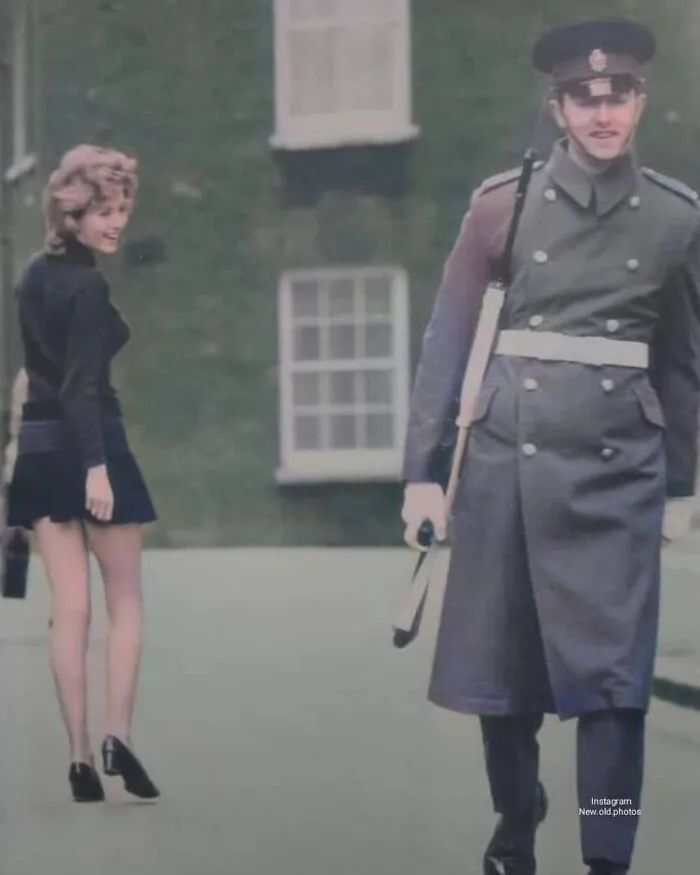 First Battalion Doing Ceremonial Duties In London . 1970 .  Cheeky Girl . !
(Via - Old London Photographs )

facebook " Group " 
vintage / History Of Everything & Weird Facts
...................................
.
.
.
#cheekys #london #1970 #miniskirt #duties #cheekygirl #1970s #firstbattalion #mini #vintagegirl #battalion #cheekygirls #70s #oldlondon #supermini #ceremonialduties #ceremonial
...................................

.
.