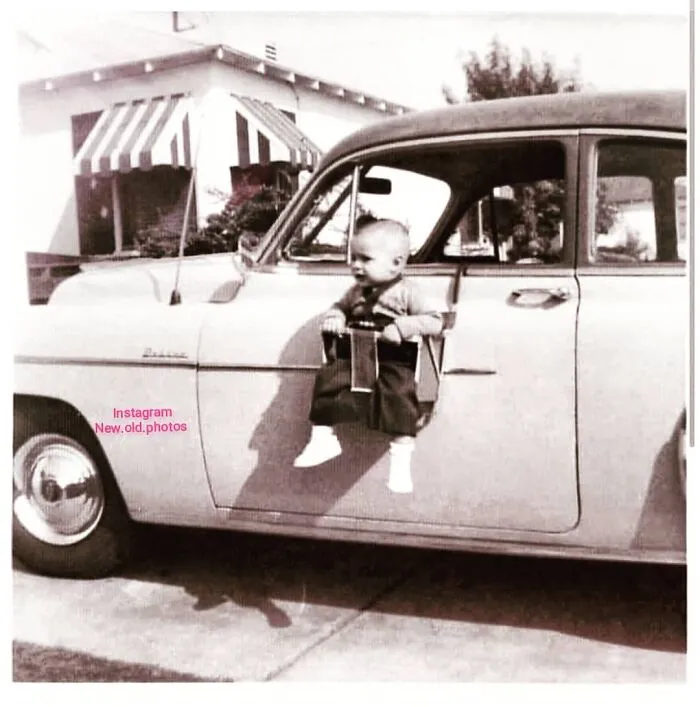 Don't Lock Your Baby In The Car In Hot Days 😄

facebook " Group " 
vintage / History Of Everything & Nature

.
.
.
#weirdvintage #childcarseat #childseat
#weirdhistory #funny #lol #childsaftey