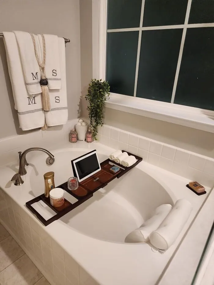 Soak In Style:<span Style="Font:inherit;color:#d74b1f;"> Luxury Bathtub Tray Caddy With Expandable Arms & Mirror</Span> !