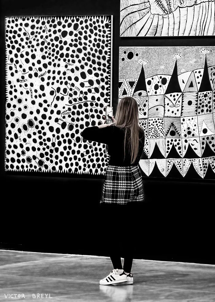 I Went To A Museum And Photographed Some Unintended Parallels Between People And Art (19 Pics)