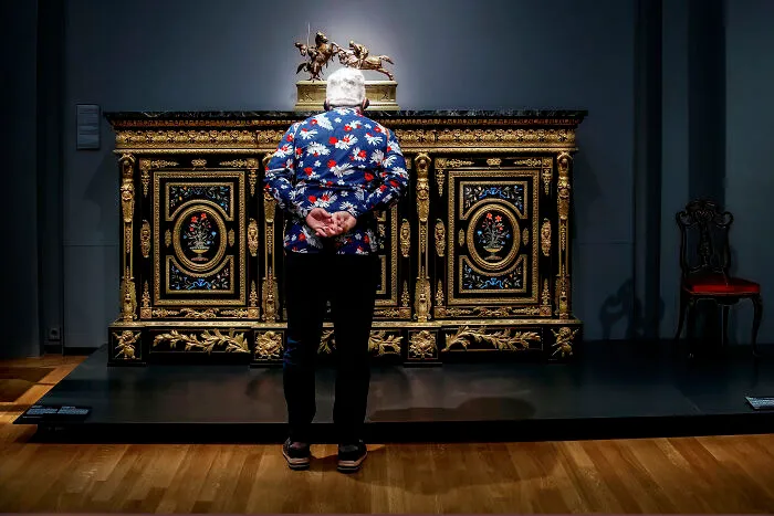 I Went To A Museum And Photographed Some Unintended Parallels Between People And Art (19 Pics)