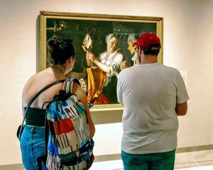 I Went To A Museum And Photographed Some Unintended Parallels Between People And Art (19 Pics)