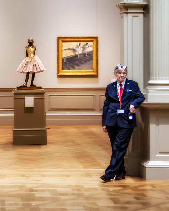 I Went To A Museum And Photographed Some Unintended Parallels Between People And Art (19 Pics)