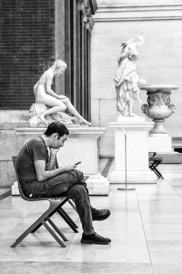 I Went To A Museum And Photographed Some Unintended Parallels Between People And Art (19 Pics)