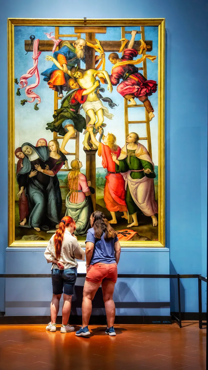 I Went To A Museum And Photographed Some Unintended Parallels Between People And Art (19 Pics)
