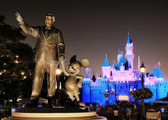 "Plastic City Full Of Plastic People": 30 Tourist Trap Cities To Reconsider Visiting