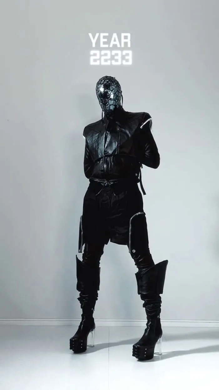 Guy Goes Viral By Creating Outfits For Various Historical Times, Even For The Future (34 Pics)