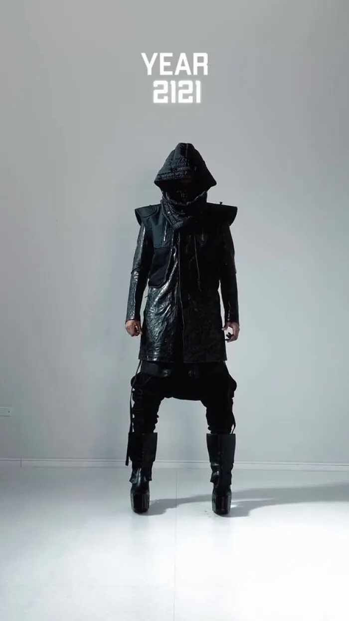 Guy Goes Viral By Creating Outfits For Various Historical Times, Even For The Future (34 Pics)