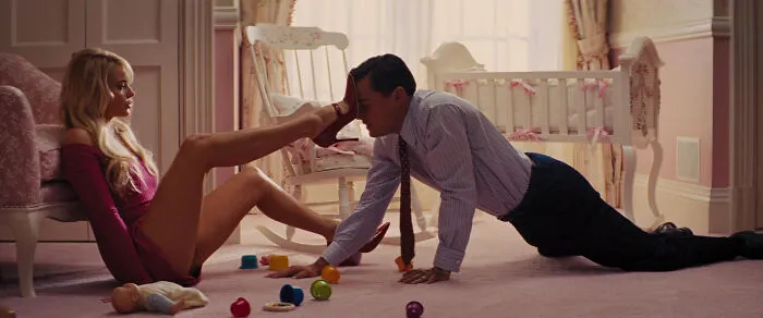 34 Behaviors That Creep People Out Now But Once Were Considered Romantic, As Pointed Out Online
