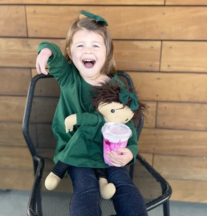 Woman Creates Inclusive Dolls Representing Their Owners That Face Rare Health Conditions (30 Pics)