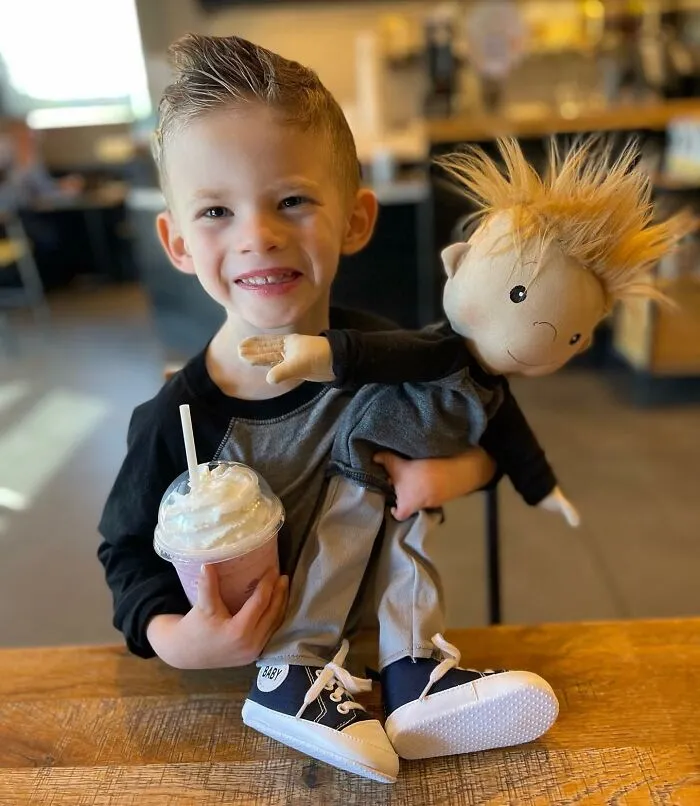Woman Creates Inclusive Dolls Representing Their Owners That Face Rare Health Conditions (30 Pics)