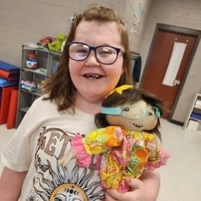 Woman Creates Inclusive Dolls Representing Their Owners That Face Rare Health Conditions (30 Pics)