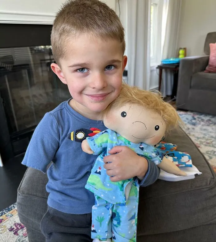 Woman Creates Inclusive Dolls Representing Their Owners That Face Rare Health Conditions (30 Pics)