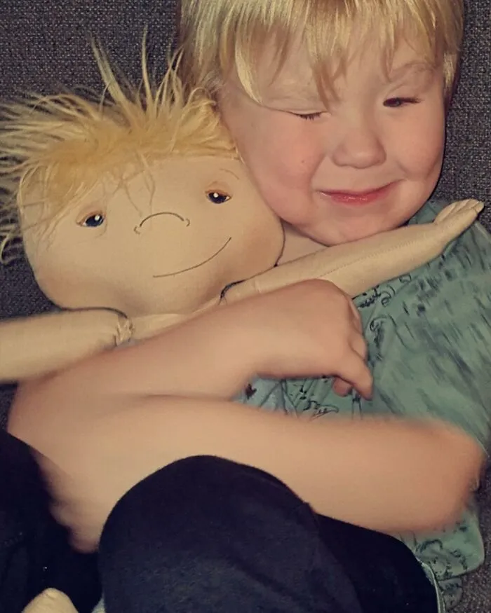Woman Creates Inclusive Dolls Representing Their Owners That Face Rare Health Conditions (30 Pics)