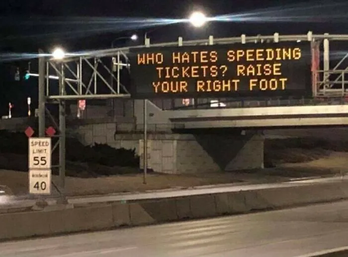 20 Carteles tan divertidos como inesperados que te sacarán una sonrisa