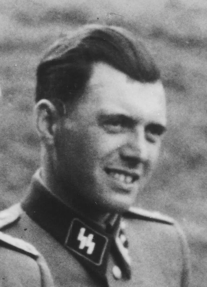“A Genuine Monster”: 40 Of The Most Evil People Across History That Got Away With It