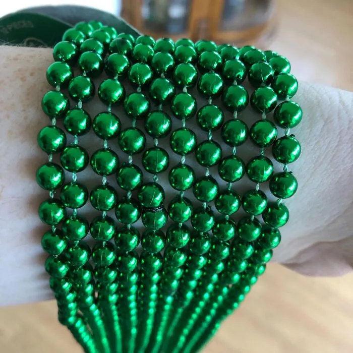 Drape Yourself In Festive Vibrant Metallic <span Style="Font:inherit;color:#d74b1f;"> Green Beaded Necklaces </Span>