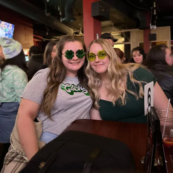 See The World Through Lucky Lenses With These Green Four Leaf Clover<span Style="Font:inherit;color:#d74b1f;"> Leprechaun Costume Glasses </Span> 