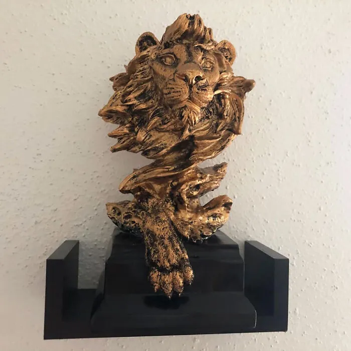 Embrace The Majesty: <span Style="Font:inherit;color:#d74b1f;"> H & W Sandstone Lion Statue </Span> - A Regal Tribute To Aslan