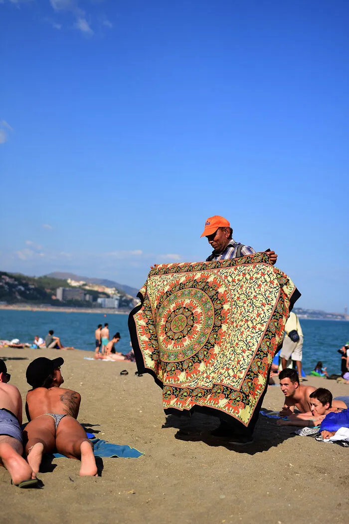 My 39 Photographs Of “Looky Looky” Men And Other Beach Scenes