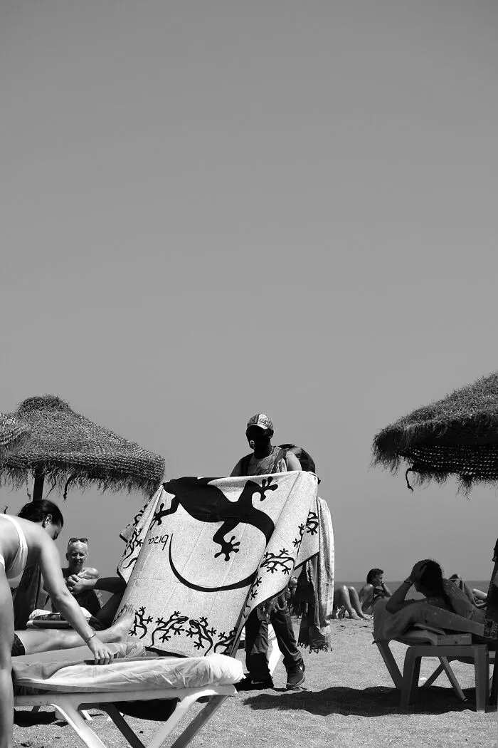 My 39 Photographs Of “Looky Looky” Men And Other Beach Scenes