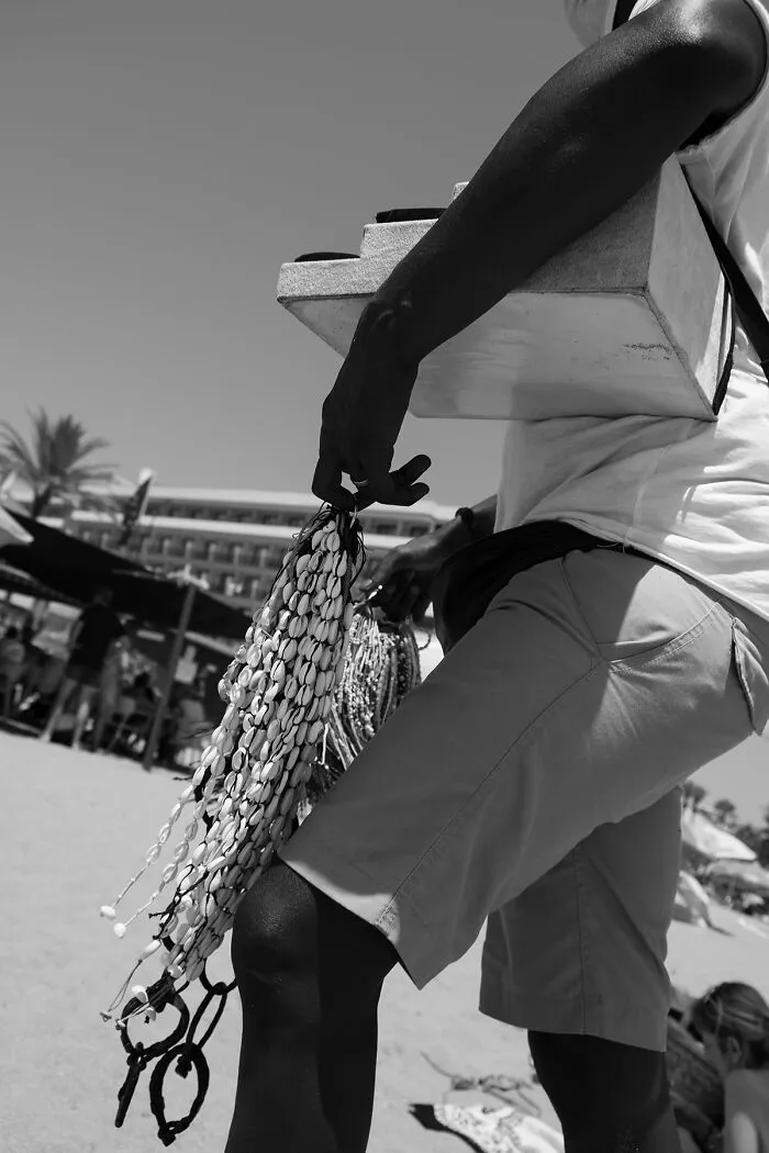 My 39 Photographs Of “Looky Looky” Men And Other Beach Scenes