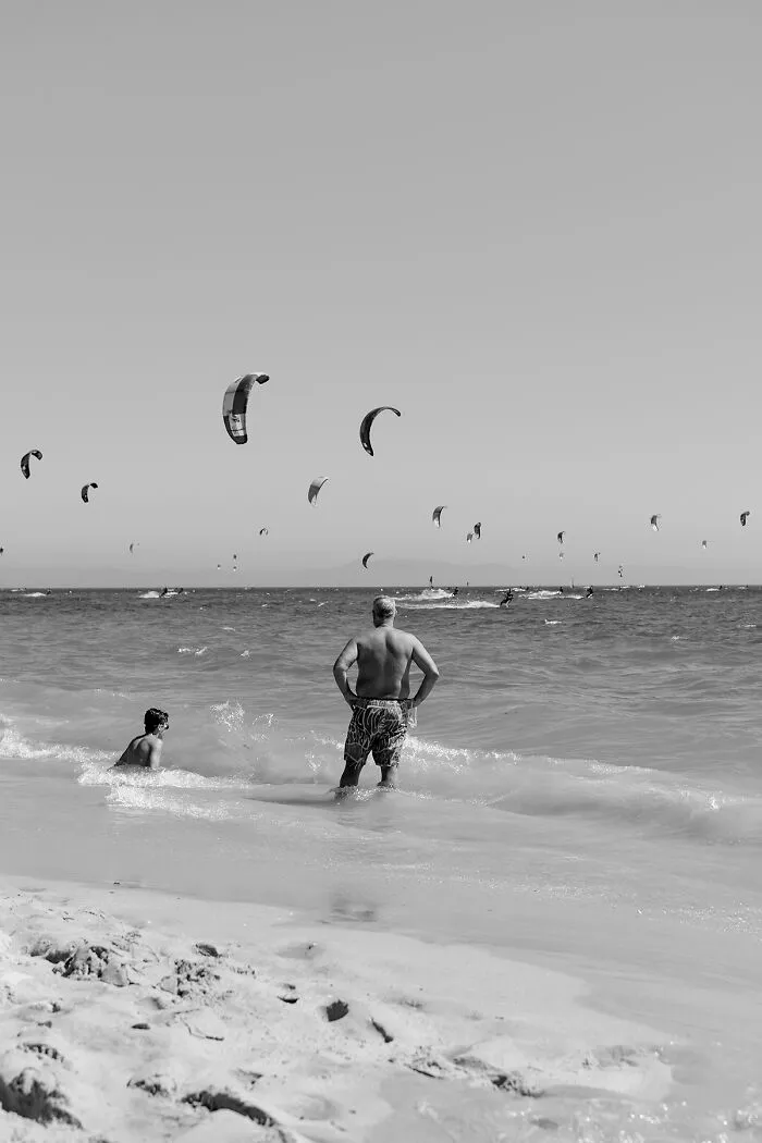 My 39 Photographs Of “Looky Looky” Men And Other Beach Scenes